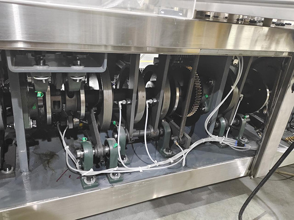 Auto lubrication system of rotary bag packing machine